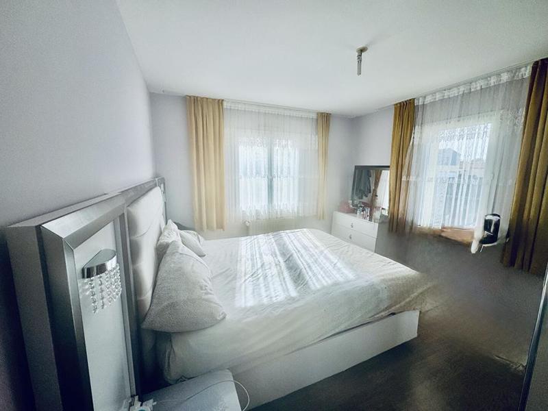 Maison - 198 m² - 8 pièces