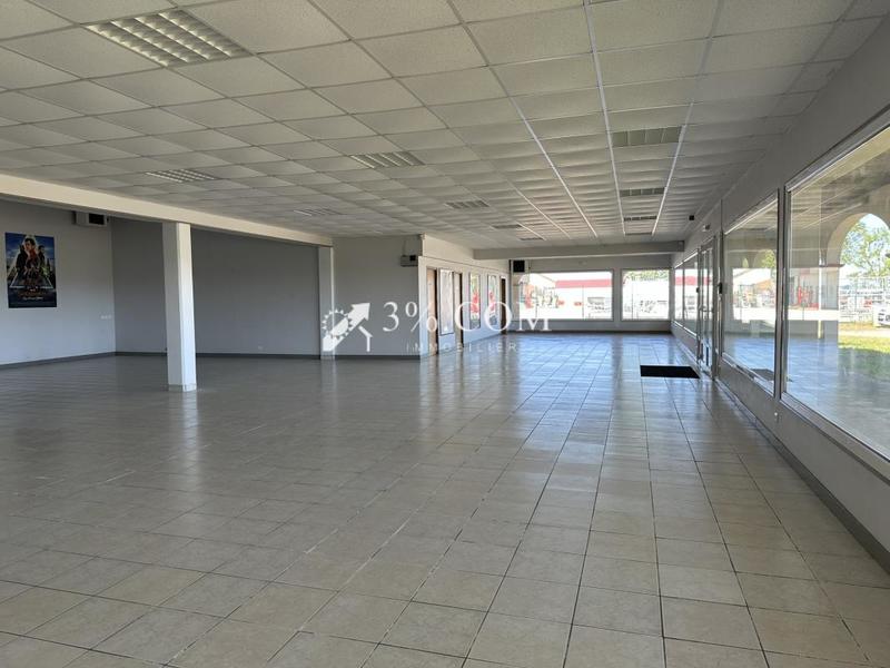 Maison - 639 m² - 12 pièces