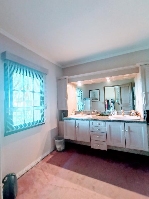 Maison - 292 m² - 11 pièces