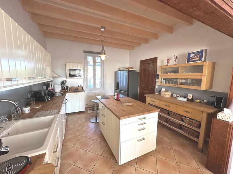 Maison - 261 m² - 12 pièces