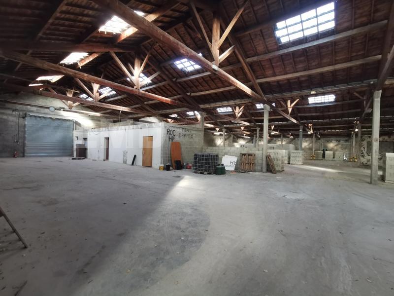 Entrepôt - 2 200 m² - 1 pièce
