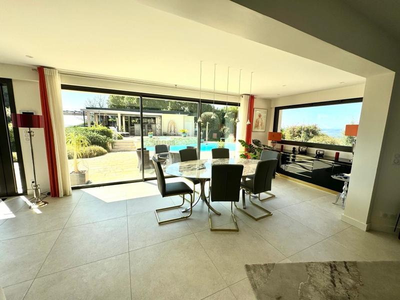 Villa - 358 m² - 10 pièces