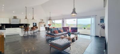Villa - 323 m² - 8 pièces