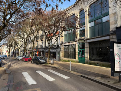 Local commercial - 1 300 m²