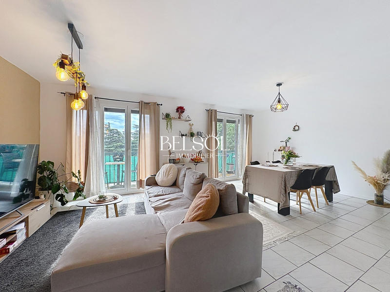 Appartement - 82 m² - 3 pièces