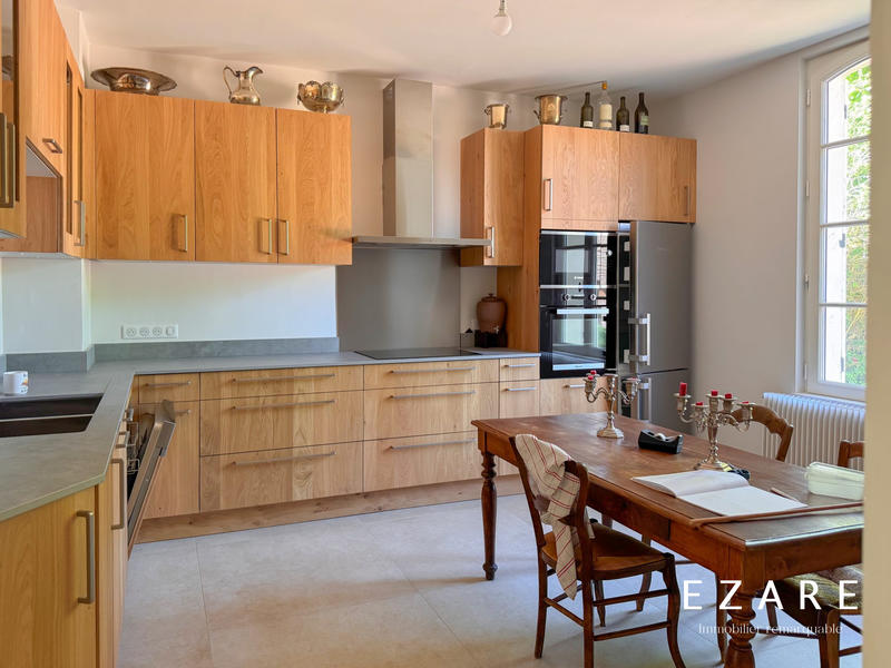 Maison - 360 m² - 11 pièces