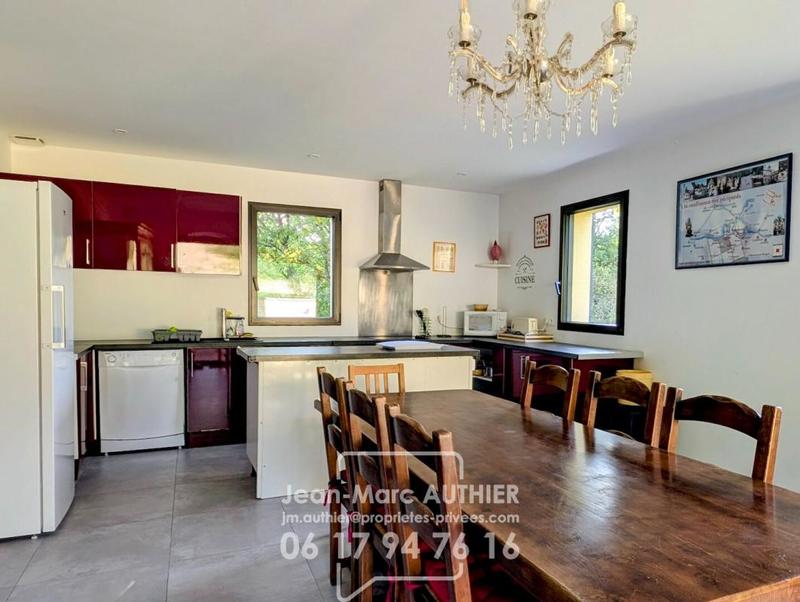 Maison - 212 m² - 8 pièces