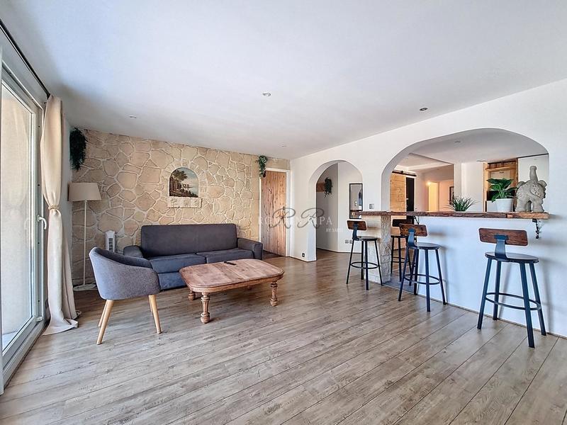 Appartement - 93 m² - 4 pièces