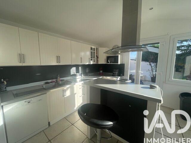 Maison - 230 m² - 8 pièces