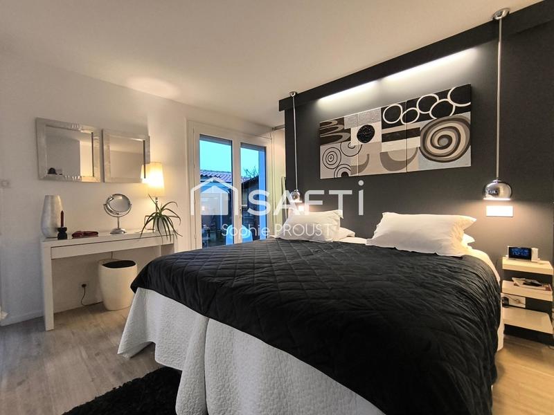 Maison - 250 m² - 8 pièces