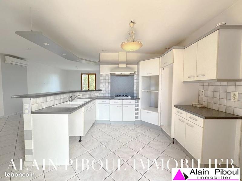 Maison traditionnelle - 144 m² - 5 pièces