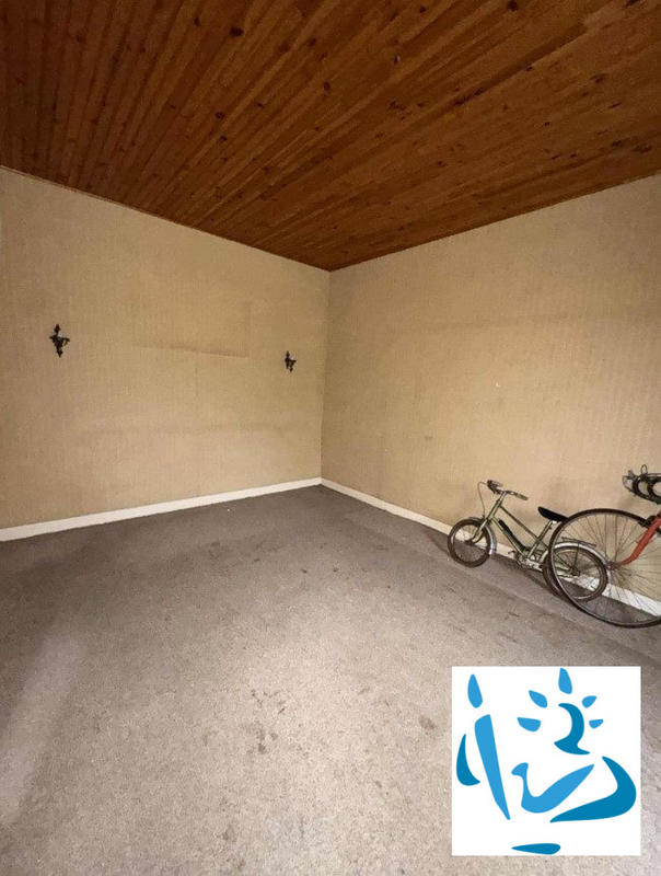 Maison - 265 m² - 18 pièces