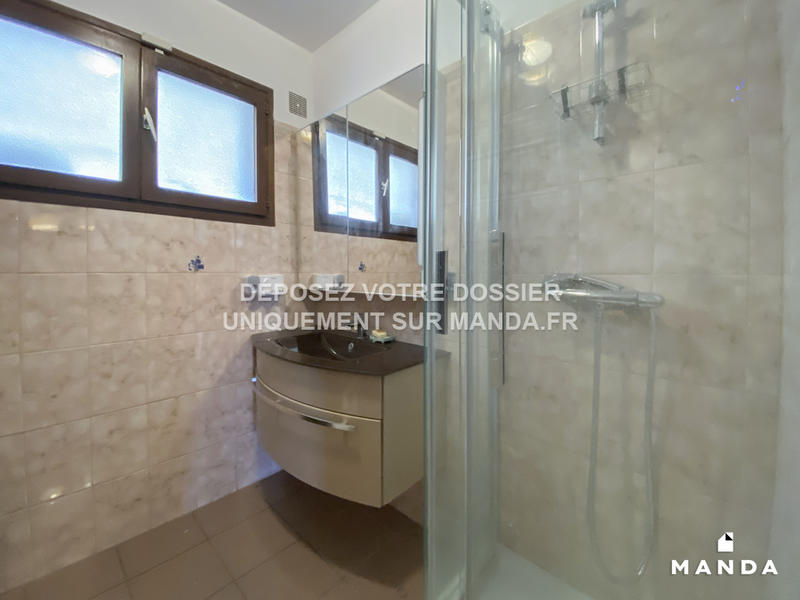 Chambre - 12 m² - 8 pièces