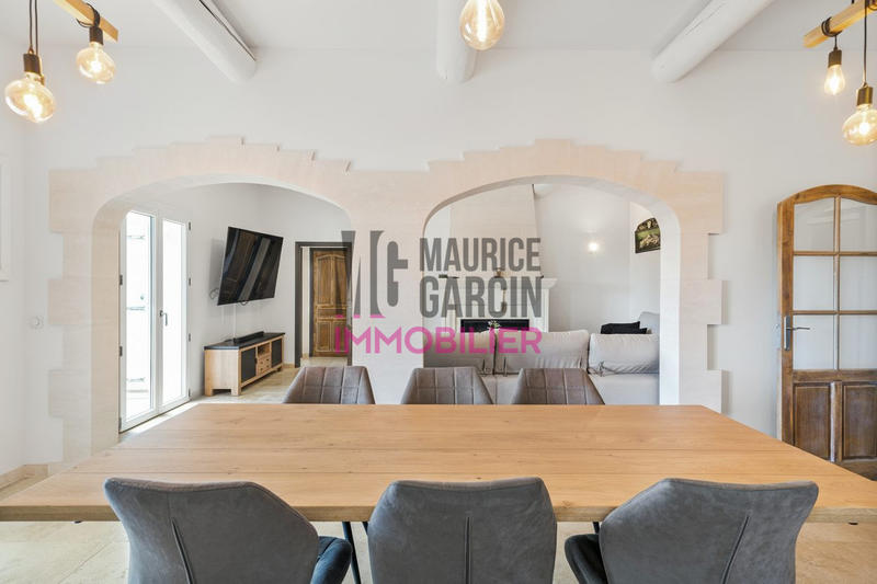 Maison - 204 m² - 7 pièces