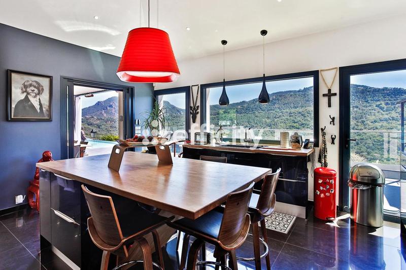 Villa - 300 m² - 10 pièces