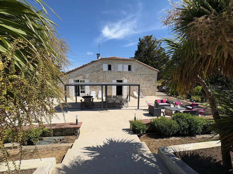 Maison de maîtres - 260 m² - 8 pièces