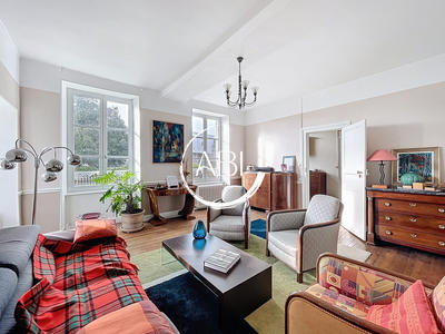 Maison - 200 m² - 11 pièces