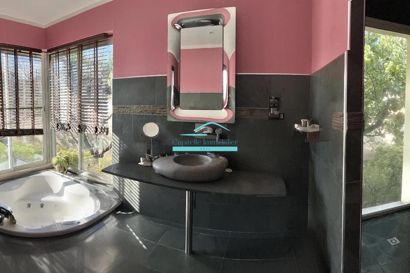 Villa - 280 m² - 9 pièces