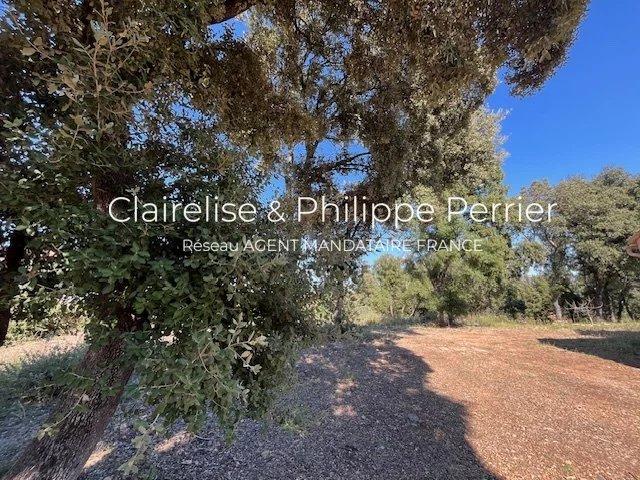 Terrain constructible - 2 214 m²