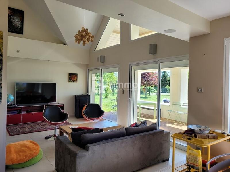 Maison - 147 m² - 8 pièces