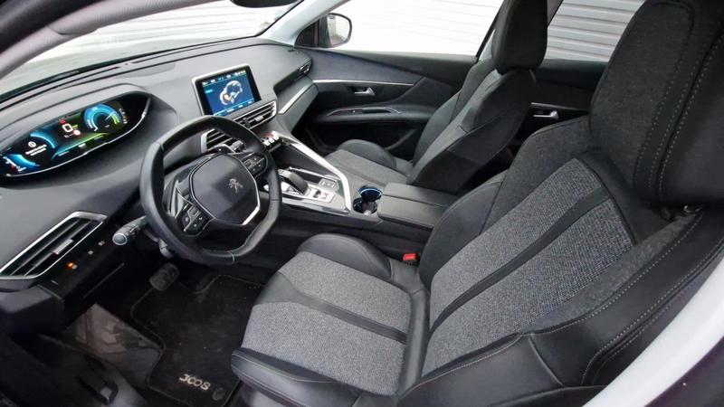 Peugeot 3008 Hybrid 225 E-Eat8 Allure Business