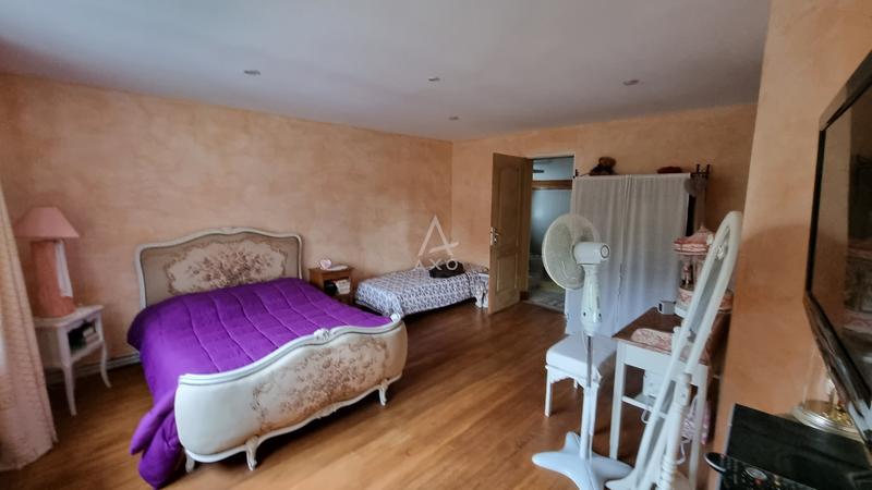 Local d'activités - 326 m² - 10 pièces