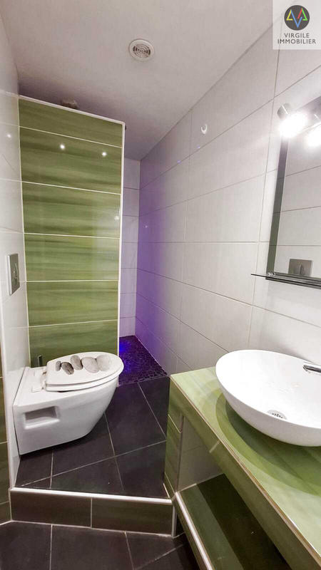 Maison - 242 m² - 10 pièces