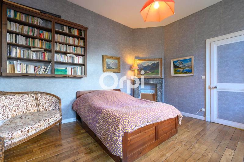 Maison - 232 m² - 9 pièces