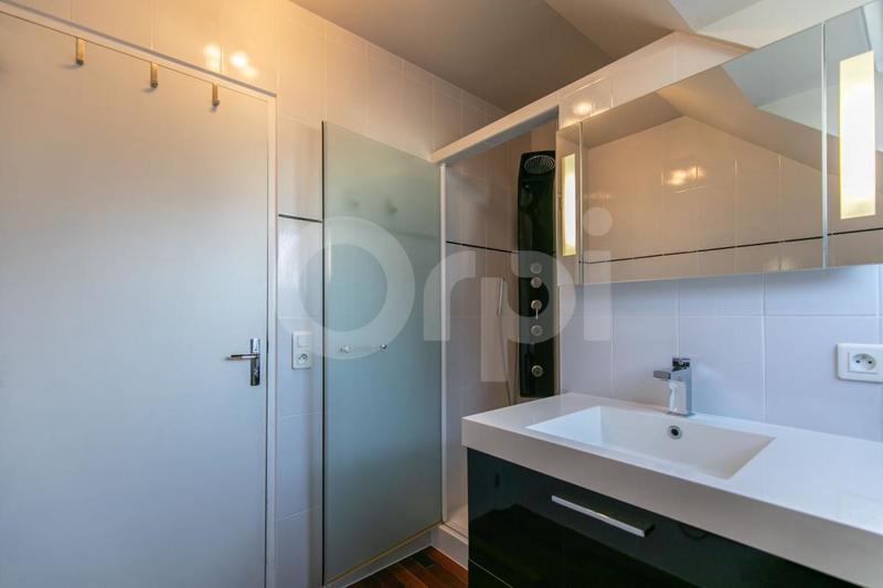 Maison - 205 m² - 8 pièces