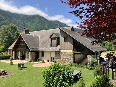 Maison - 306 m² - 12 pièces