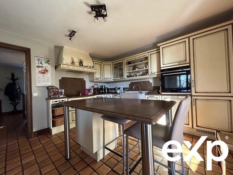 Maison - 204 m² - 6 pièces