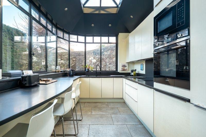 Maison - 210 m² - 8 pièces