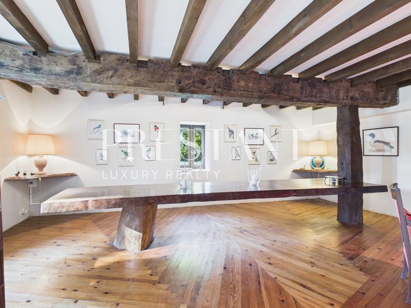 Maison - 301 m² - 9 pièces