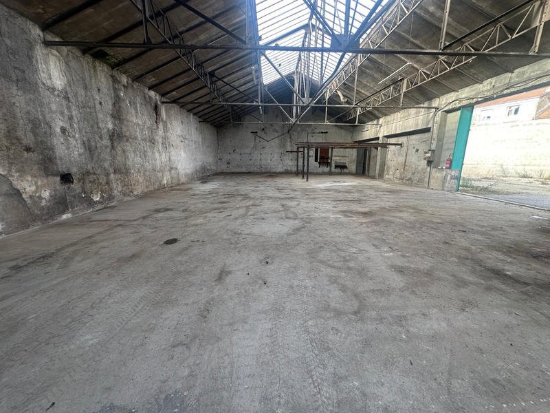 Entrepôt - 300 m²