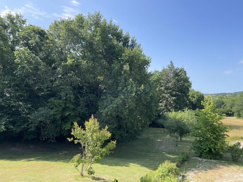 Maison - 248 m² - 9 pièces