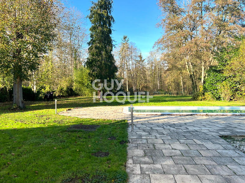 Maison - 202 m² - 9 pièces