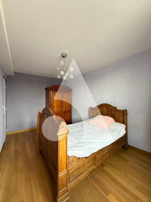 Maison - 180 m² - 7 pièces