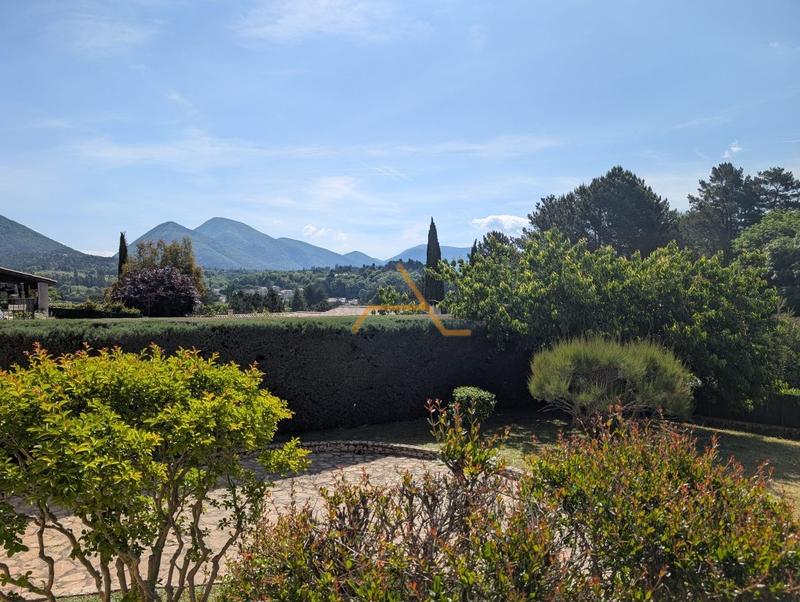 Villa - 100 m² - 5 pièces