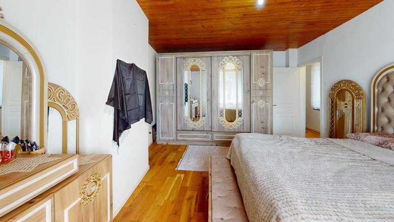 Maison - 310 m² - 8 pièces