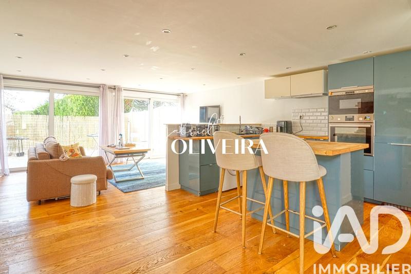 Maison - 232 m² - 10 pièces