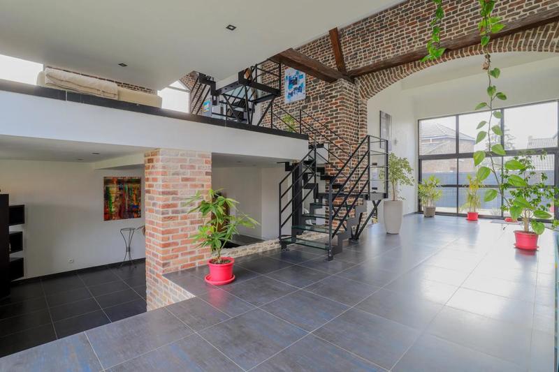 Maison - 395 m² - 9 pièces