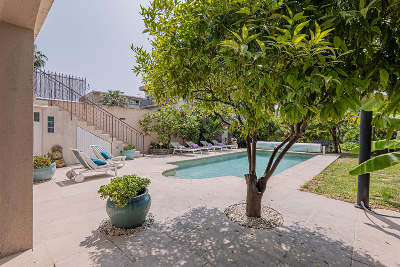 Maison - 245 m² - 7 pièces