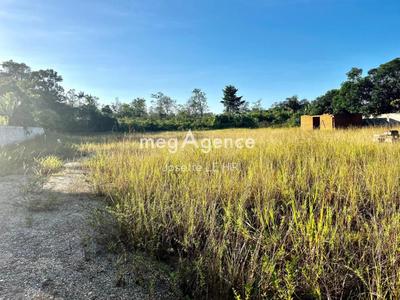 Terrain constructible - 4 000 m²