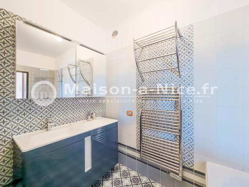 Maison - 285 m² - 10 pièces