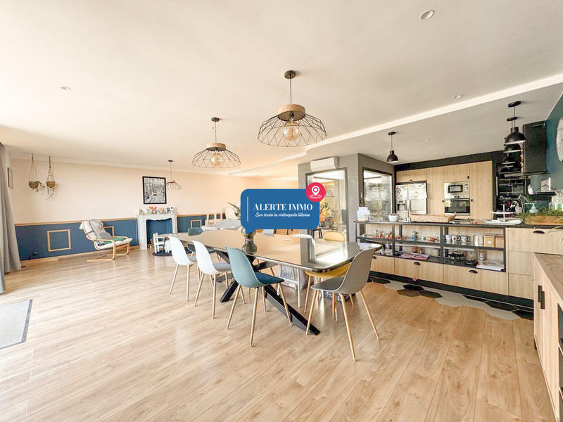 Maison - 243 m² - 7 pièces