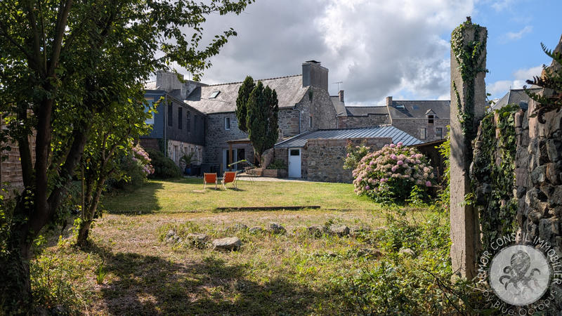 Maison - 281 m² - 10 pièces