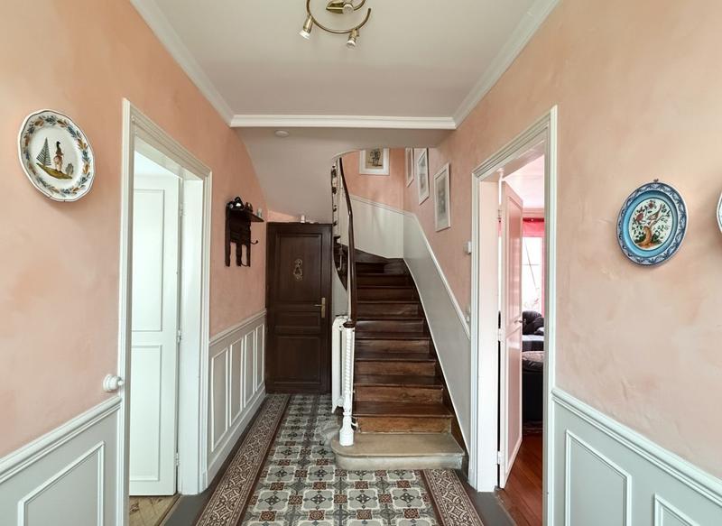 Maison - 223 m² - 12 pièces