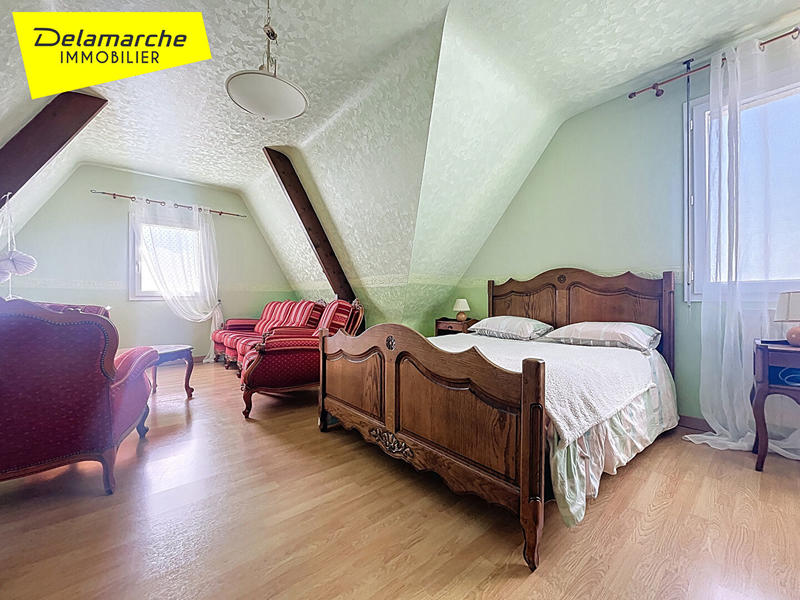 Maison - 242 m² - 9 pièces