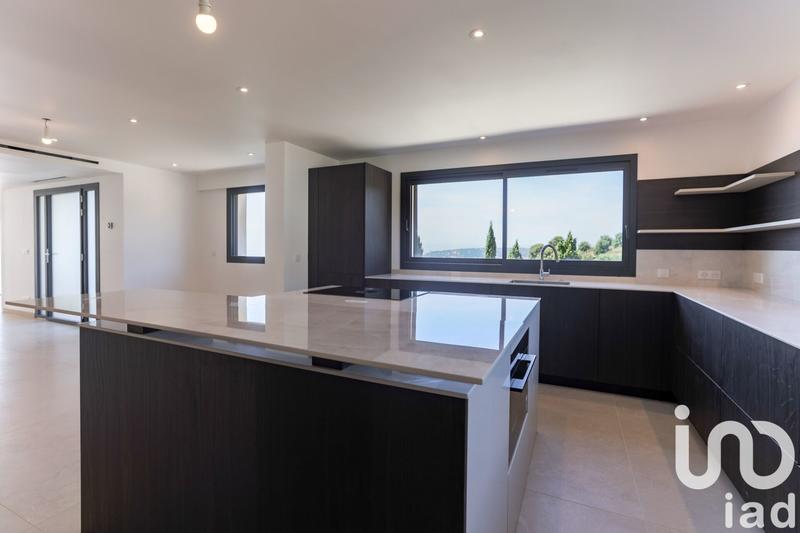 Maison - 259 m² - 5 pièces