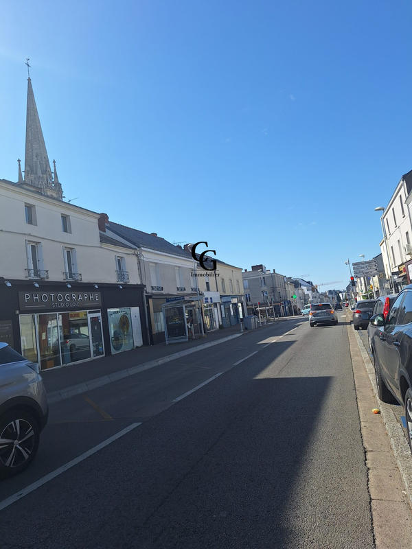 Local commercial - 81 m² - 4 pièces